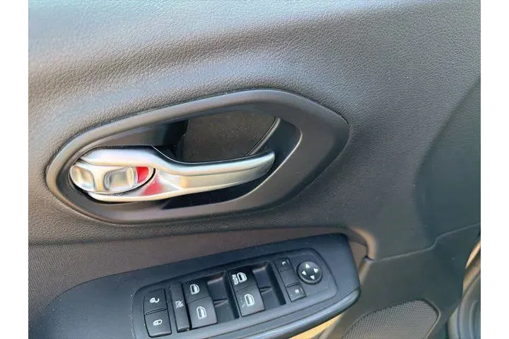 $13992 : Jeep Cherokee 2016 Latitude image 5