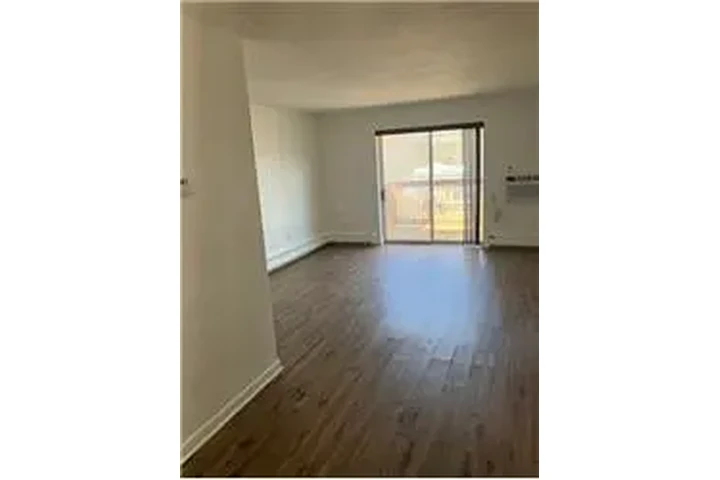 $2200 : Rental property with 1 bedro image 1