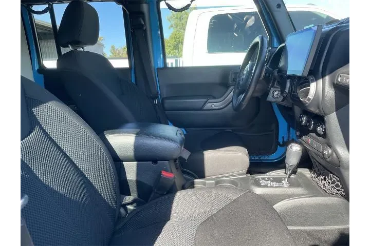 $21748 : Jeep Wrangler Unlimited 2017 image 6