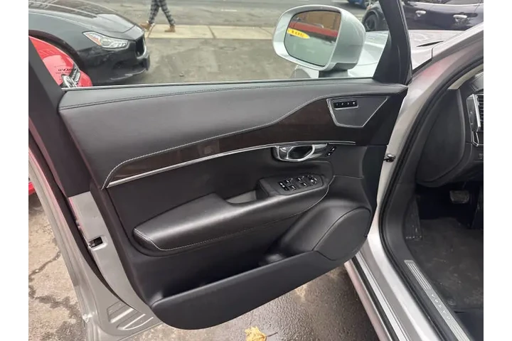 $15999 : 2017 XC90 T8 eAWD Inscription image 9