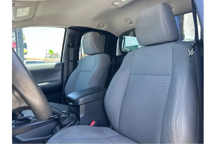 $22990 : 2020 Tacoma 2WD SR image 8