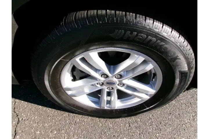 $30996 : Ford Explorer 2023 AWD XLT 4 image 4