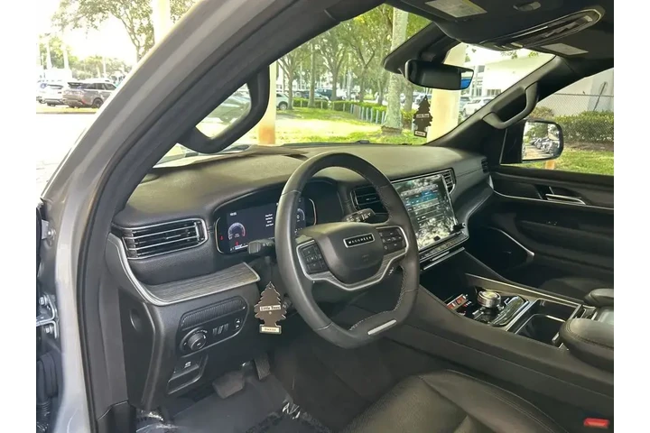 $34555 : Jeep Wagoneer L 2023 4x4 Ser image 6