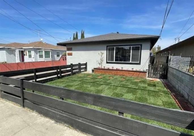 $1675 : HERMOSA CASA🏡EN Bellflower,CA image 1