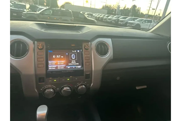 $24000 : Toyota Tundra 2016 4x2 SR5 4 image 9