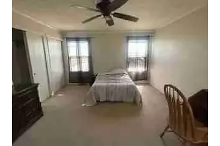 $700 : 1bath 1bed image 1