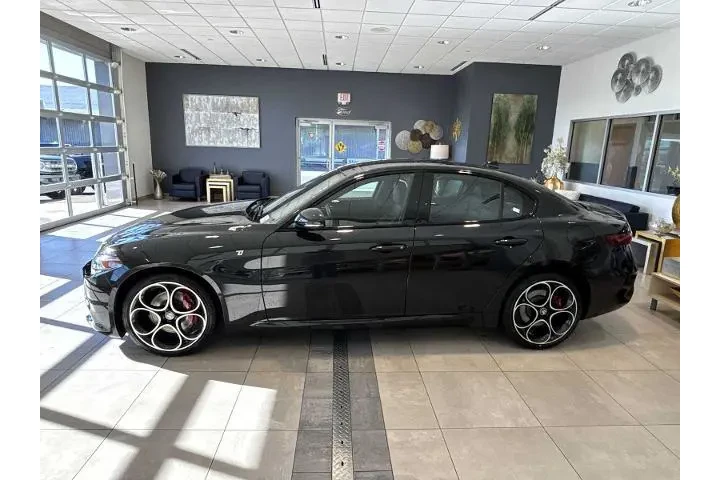 $27990 : Alfa Romeo Giulia 2022 AWD T image 6