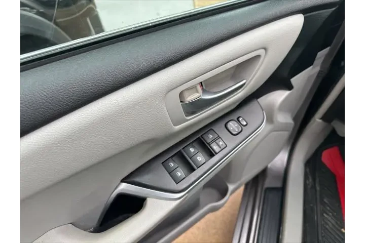 $10988 : Toyota Camry 2015 SE 4dr Sed image 9