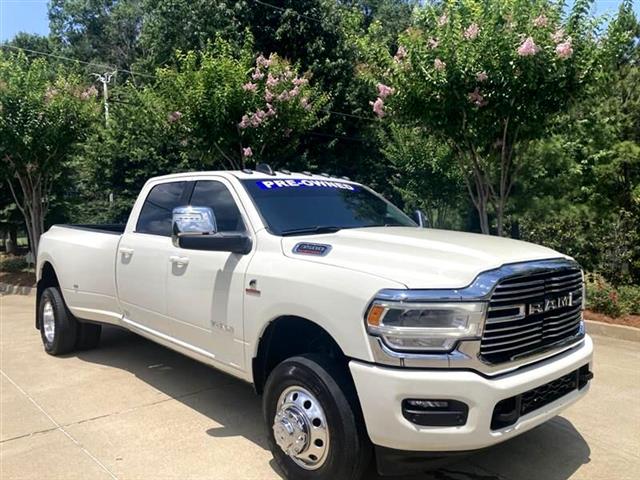 $72486 : 2023 RAM 3500 Laramie Crew Ca image 1