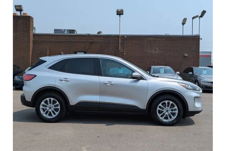 $15482 : 2020 Escape SE image 5