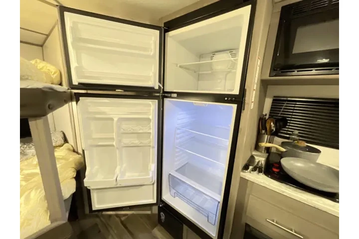 2022 Coleman DUTCHMAN 18BH image 8