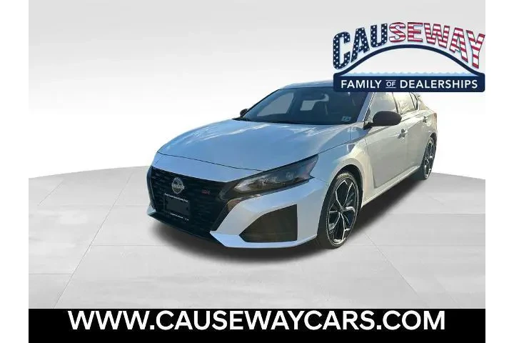 $21985 : Nissan Altima 2023 2.5 SR 4d image 1