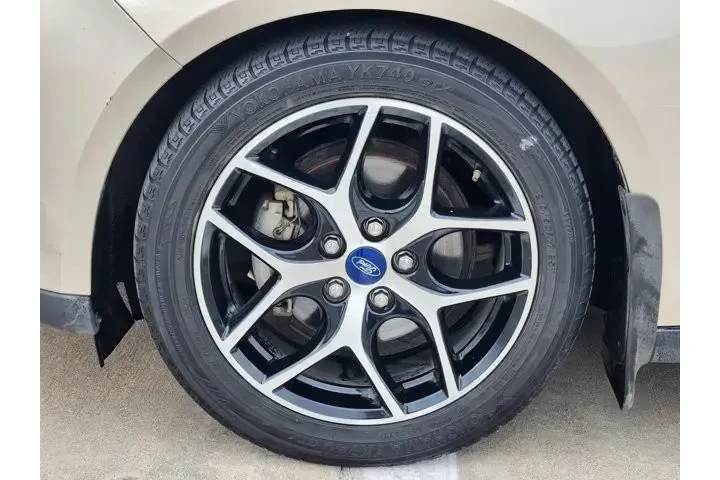 $7835 : Ford Focus 2018 SEL 4dr Hatc image 9