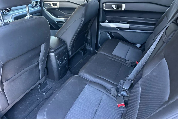 $29487 : Ford Explorer 2023 AWD XLT 4 image 3