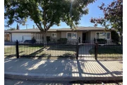 Beautiful freshly painted home en Bakersfield