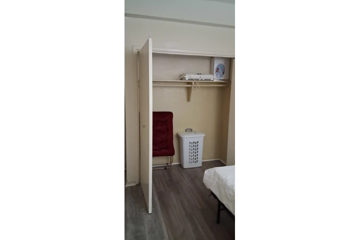 $875 : Recamara amueblada image 3