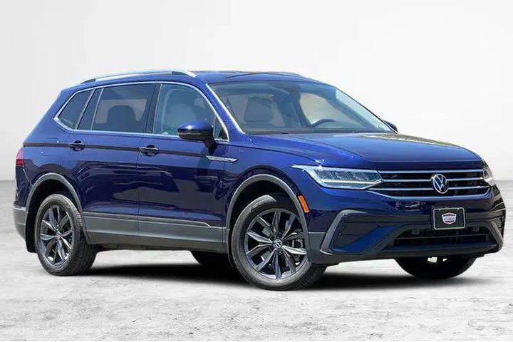 $20590 : Volkswagen Tiguan 2023 SE 4d image 1
