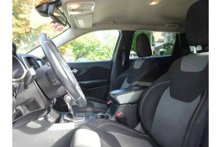 $8900 : 2014 Cherokee FWD 4dr Latitude image 8