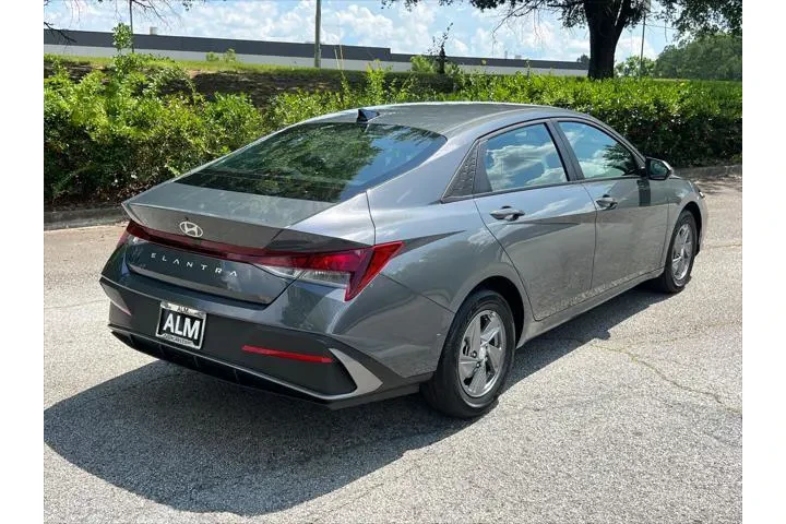 $19320 : Hyundai ELANTRA 2025 SE 4dr image 5
