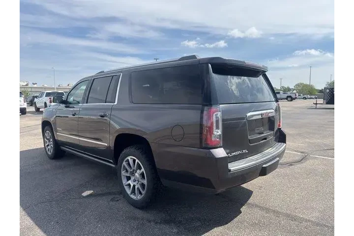 $31982 : GMC Yukon XL 2017 4x4 Denali image 5