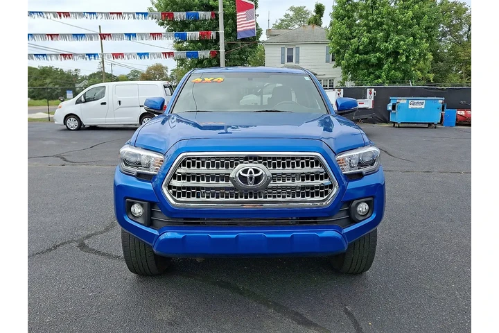 $27700 : 2017 Tacoma SR5 Access Cab V6 image 2