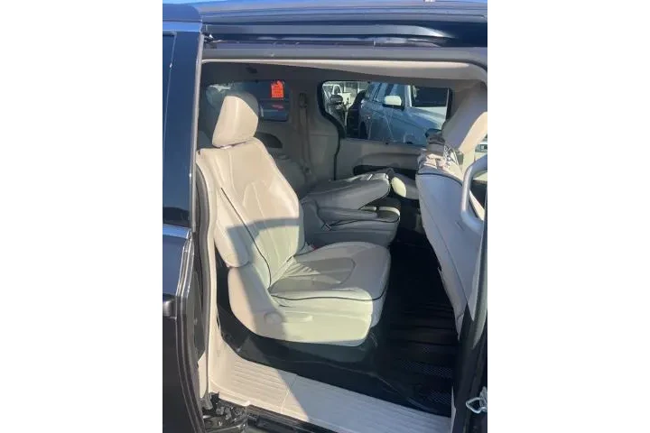 $23988 : Chrysler Pacifica Hybrid 201 image 5