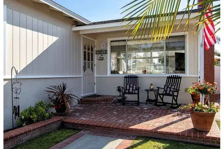 $2080 : 2.5 miles to Plaza El Segundo image 1