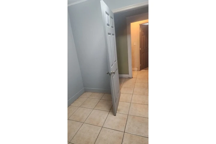 $950 : Rento un cuarto en South Gate image 2