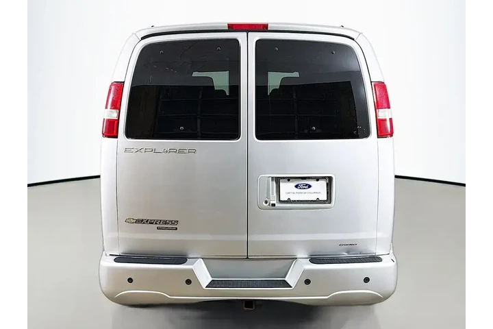 $24995 : Chevrolet Express 2016 2500 image 10