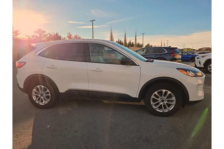 $18998 : Ford Escape 2022 AWD SE 4dr image 4