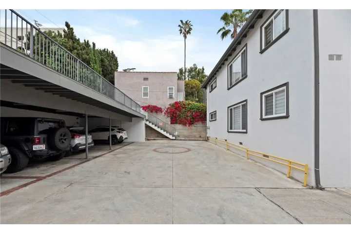 $1950 : 2 BEDROOM APT IN CARSON image 10