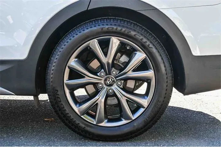 $15000 : Hyundai SANTA FE Sport 2018 image 10