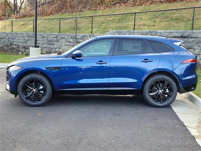 $62935 : 2022 F-PACE S image 6