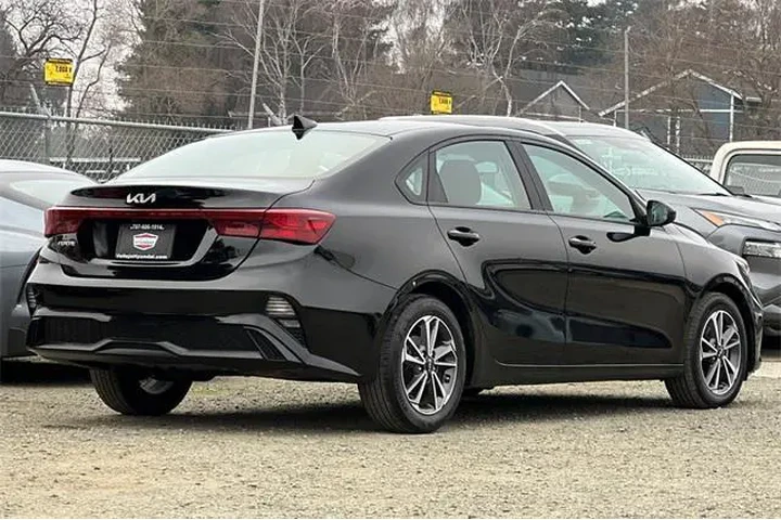 $15290 : Kia Forte 2023 LXS 4dr Sedan image 5
