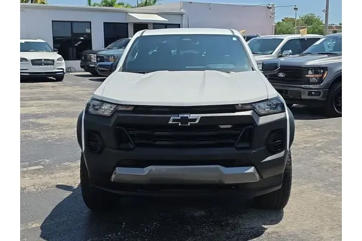 $37590 : Chevrolet Colorado 2024 4x4 image 2
