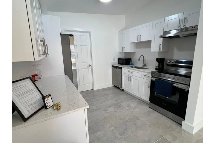 $1000 : ROOM FOR RENT image 2