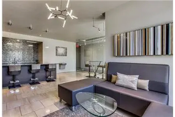 $3118 : Rental property with 1 bedro image 2