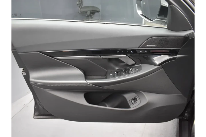 $32526 : BMW 5 Series 2024 AWD 530i x image 10