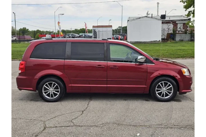 $5500 : 2015 Grand Caravan SXT Plus image 5