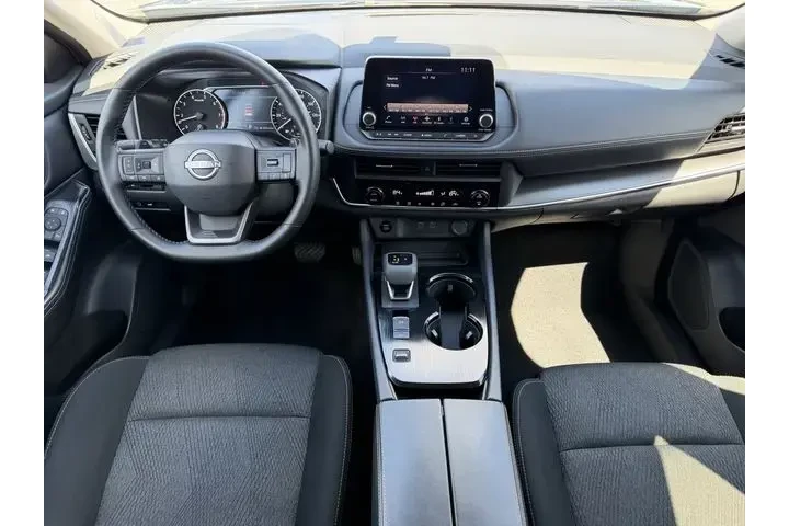 $21083 : Nissan Rogue 2025 SV 4dr Cro image 4