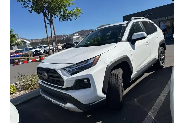 $31929 : Toyota RAV4 2024 AWD Adventu image 1