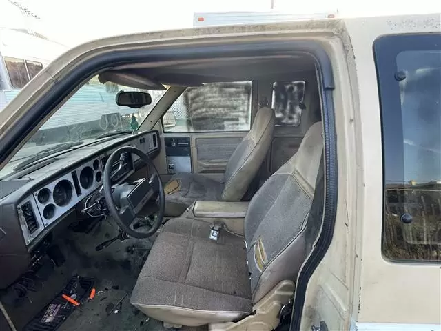 $1100 : GMC Sierra s-15 image 8