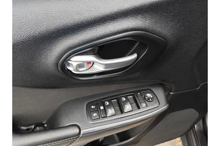 $10498 : Jeep Cherokee 2016 Sport Alt image 10