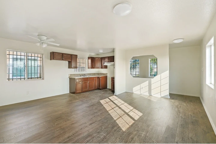 $3300 : Beautiful Home 3B/2B image 7