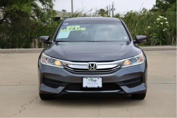 $14248 : Honda Accord 2016 LX 4dr Sed image 2