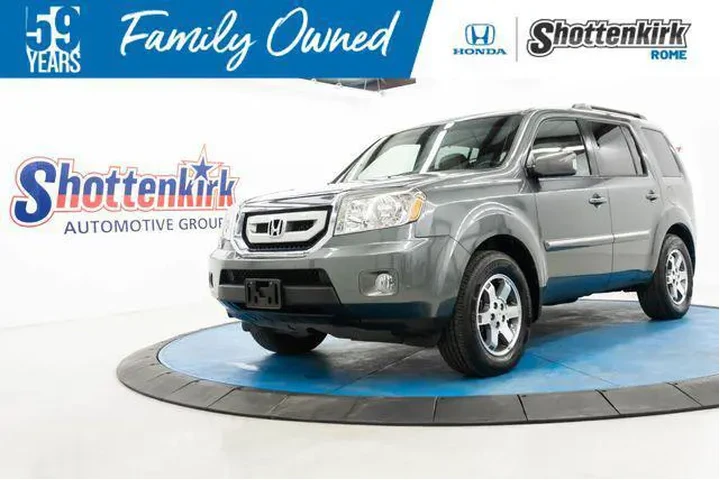 $8625 : Honda Pilot 2010 Touring 4dr image 1