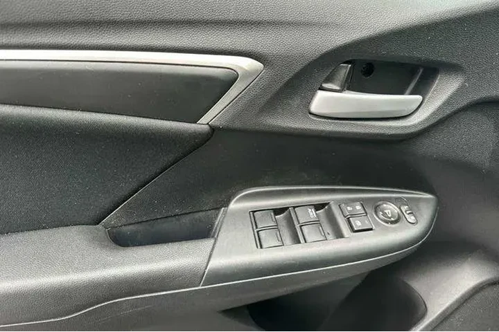 $13898 : Honda Fit 2018 LX 4dr Hatchb image 10