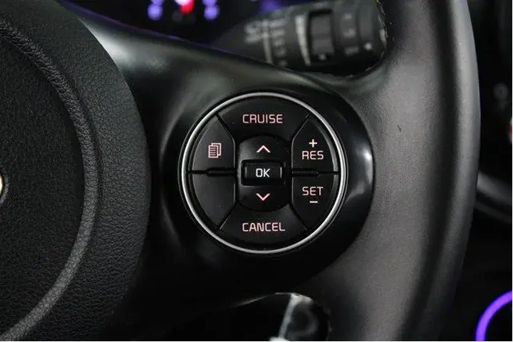 $15971 : Kia Soul 2020 LX 4dr Crossov image 9