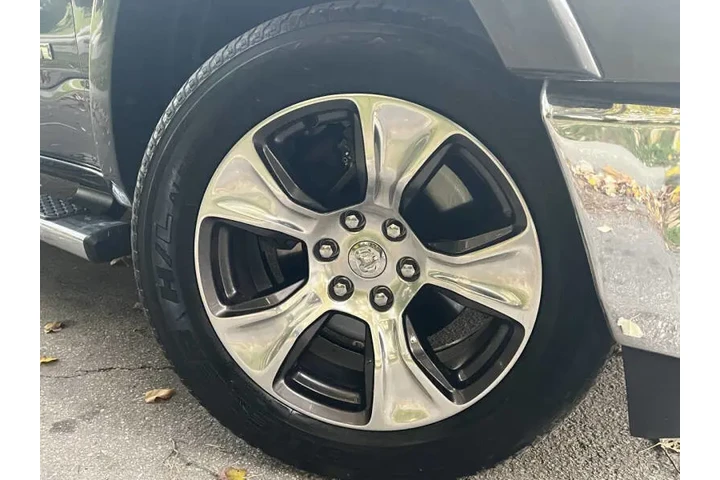 $23995 : 2019 RAM 1500 Laramie image 8