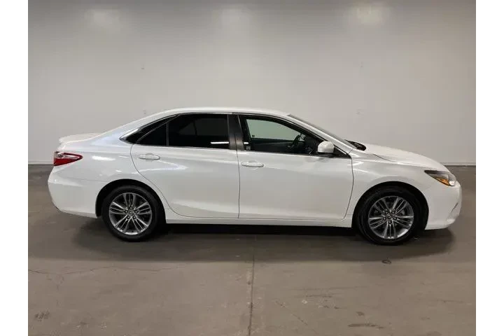 $13952 : Toyota Camry 2015 SE 4dr Sed image 2